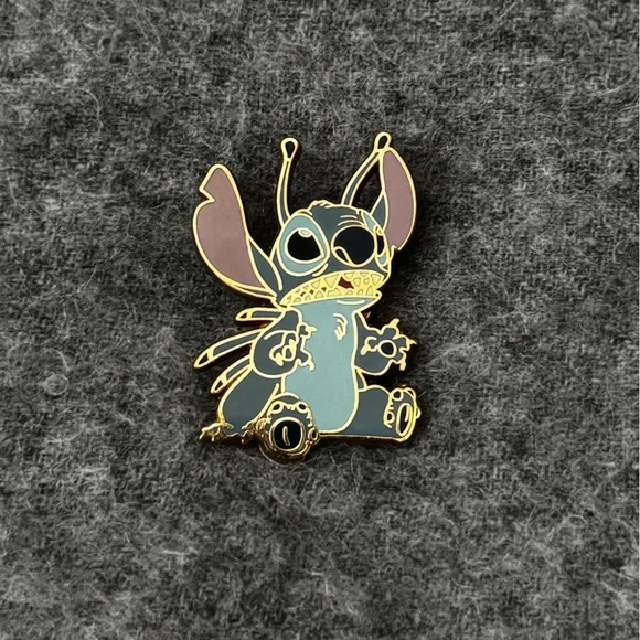Disney Pin Trading 2005 Stitch Sit Down - Picture 1 of 2